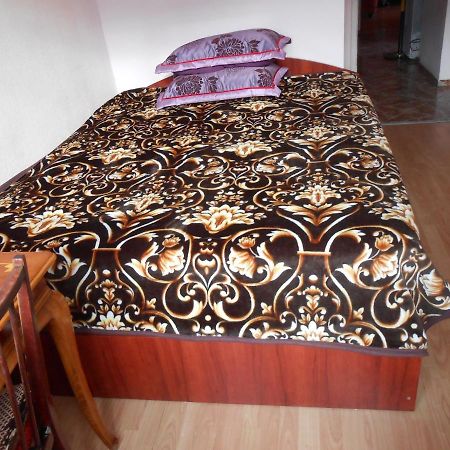 Host Tina Apartment Bucharest Luaran gambar