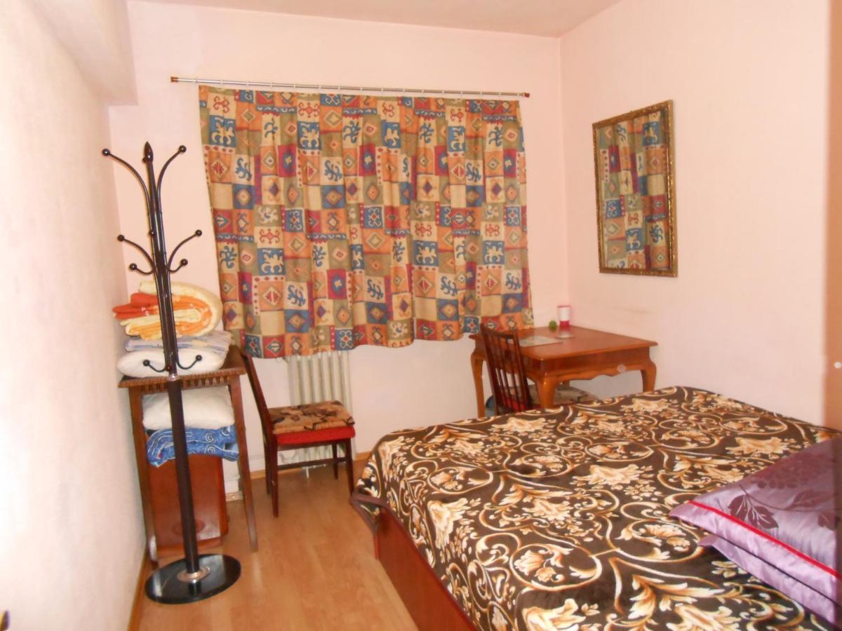 Host Tina Apartment Bucharest Luaran gambar