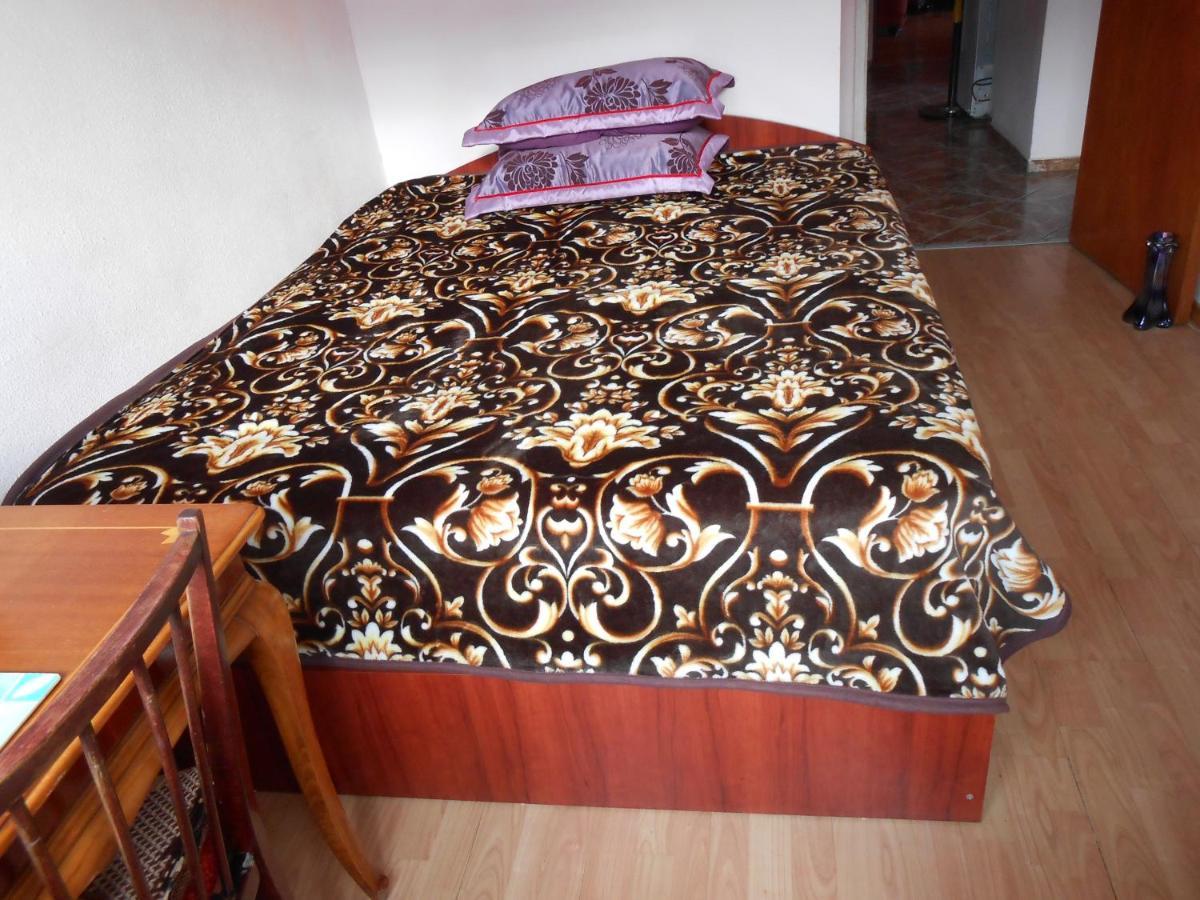Host Tina Apartment Bucharest Luaran gambar