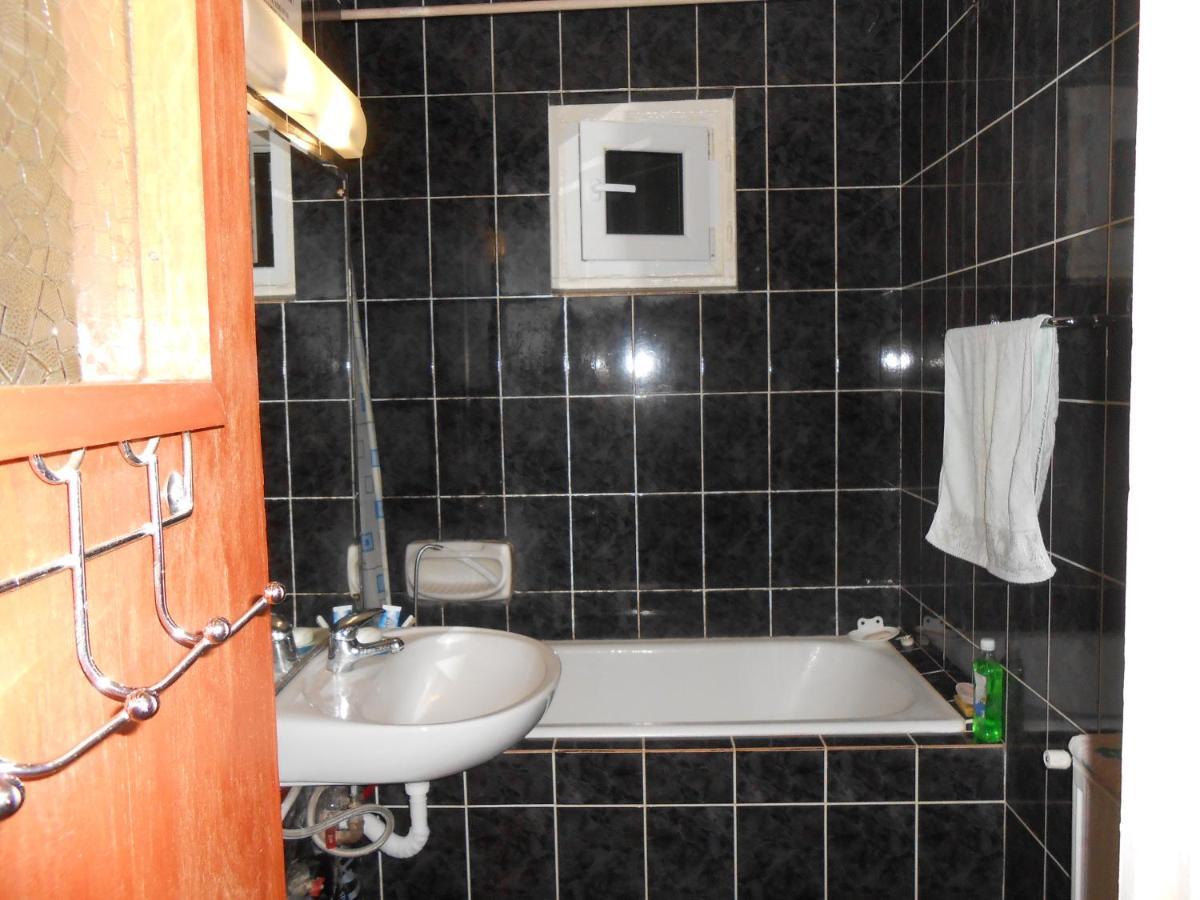 Host Tina Apartment Bucharest Luaran gambar